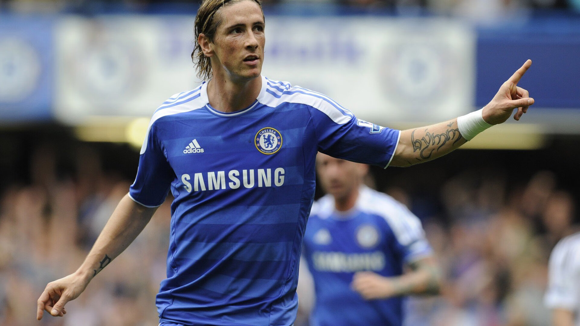 顶尖球队争夺荣誉，胜者将成为赛场王者，顶级球队