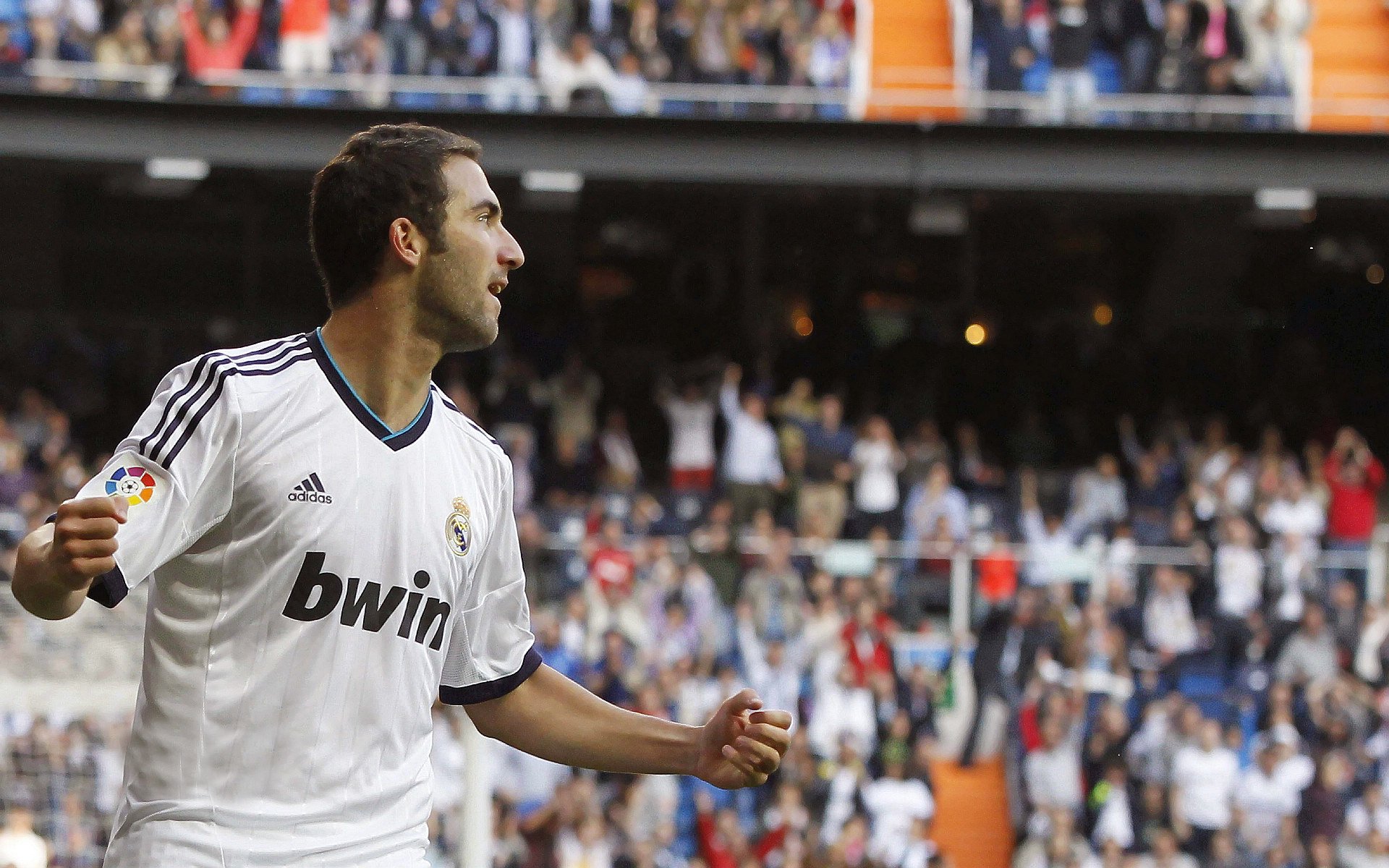 拜仁慕尼黑平局多特蒙德领先两分，拜仁慕尼黑与多特蒙德